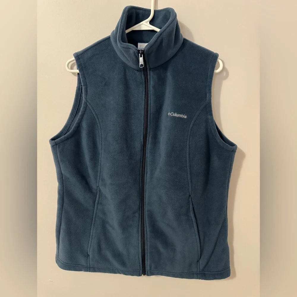 Columbia Navy Fleece Vest, Beautiful Color in Perfect Condition - Picture 1 of 3
